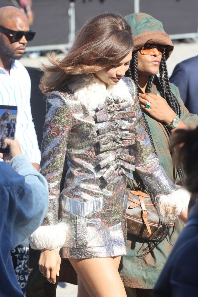 Zendaya en el desfile de Louis VUitton en el Louvre