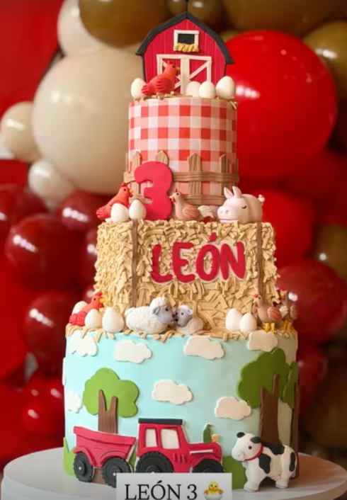 El pastel de cumpleaños de León se apegó también a la temática de granja.