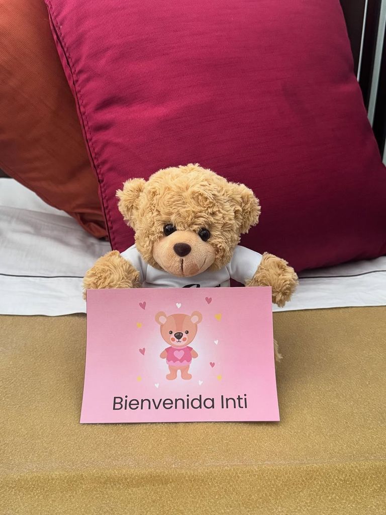 Incluso, a cada ciudad a la que llegaban, había una tarjeta personalizada dando la bienvenida a Inti.