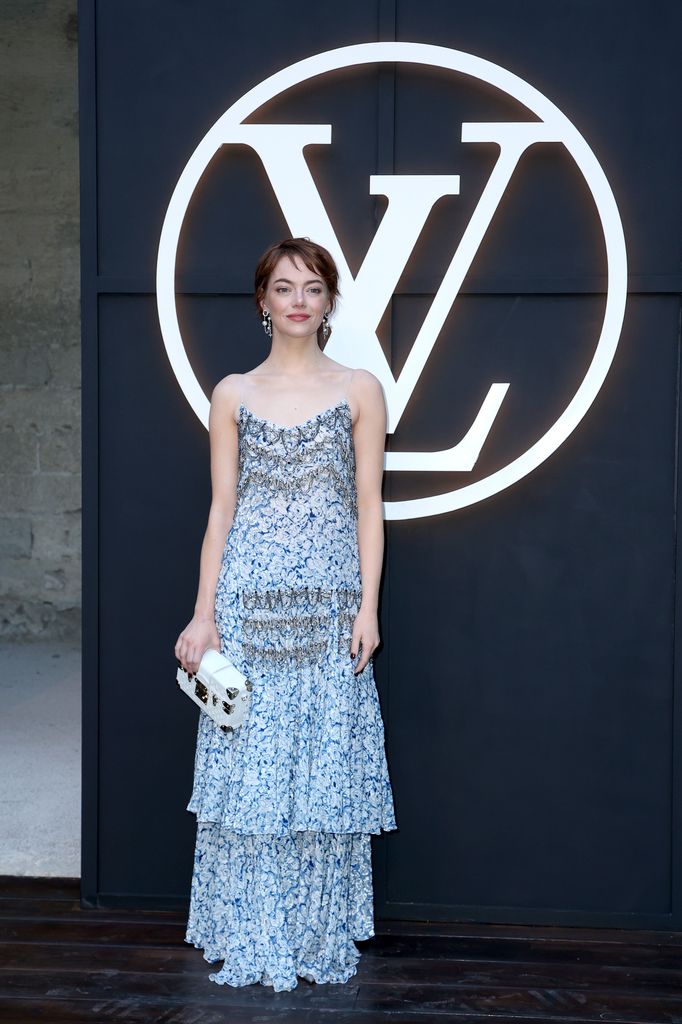 Emma Stone en el Palais Des Papes para el desfile de Louis Vuitton.