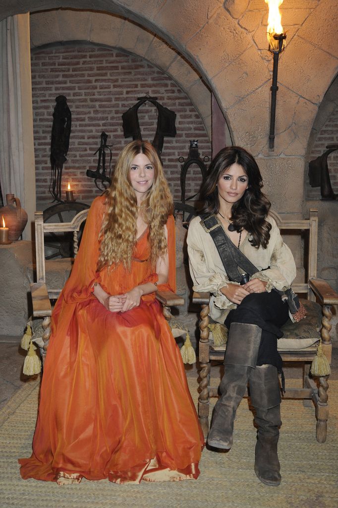 Manuela y Mónica Cruz durante el rodaje de 'Águila Roja'