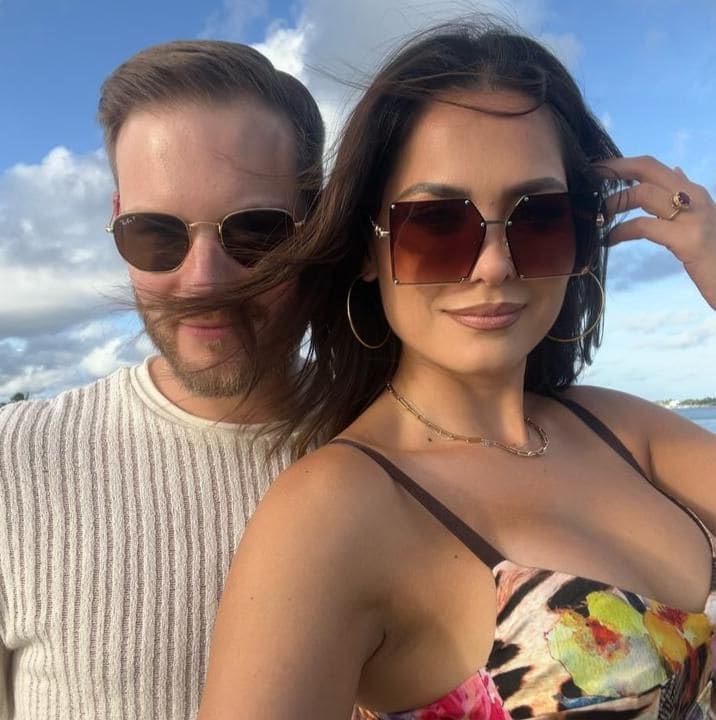 andrea meza y ryan proctor