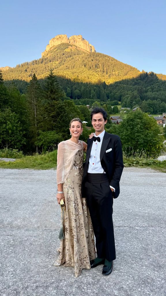 Inés de Cominges y su marido en la celebración nocturna