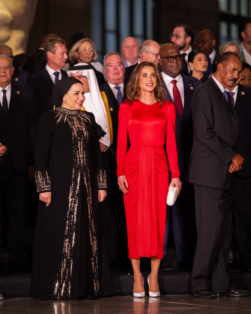 Rania de Jordania en la inauguración del Gran Museo Egipcio, 2025.