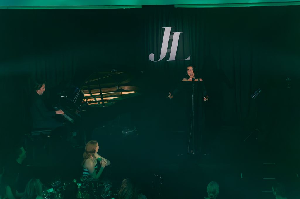 Ruth Lorenzo durante su actuación en la cena de JOSE LUIS Joyerías