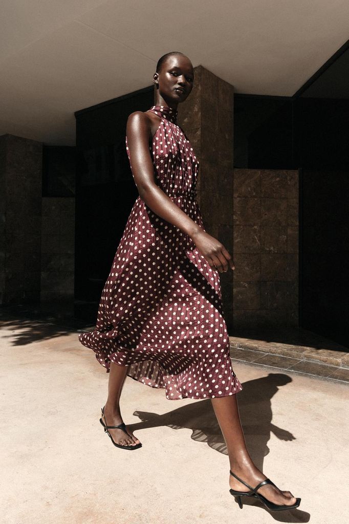 Vestido de invitada de Zara