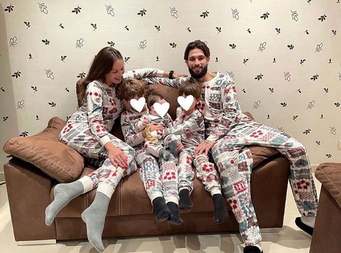 Jessica Bueno junto a Jota Peleteiro 