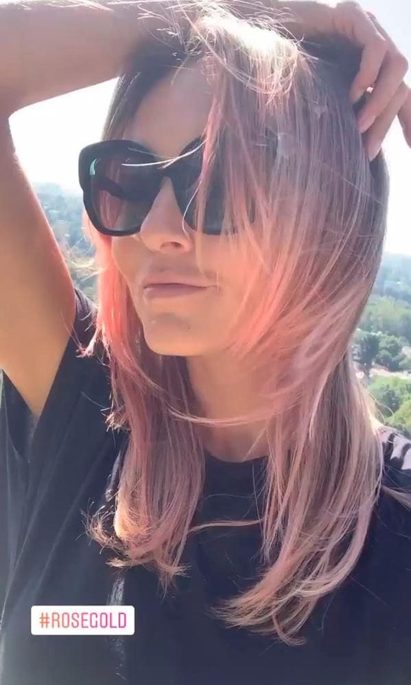 
Angelique Boyer dijo adiós al rubio para mostrar un tono rosado
