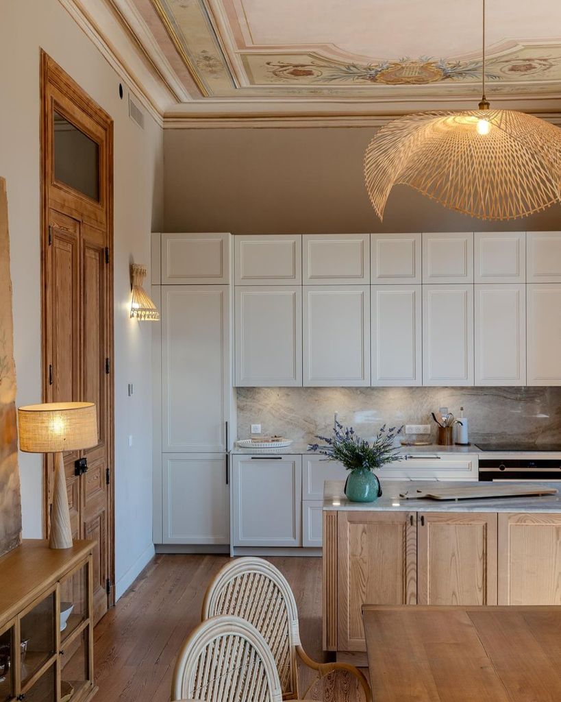 Techo de cocina con fresco pintado