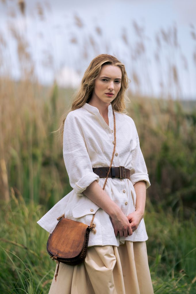 Alanah Bloor se pone en la piel de Marianna, hija del cónsul británico en Labuán y la mujer que cambiará para siempre el destino del protagonista