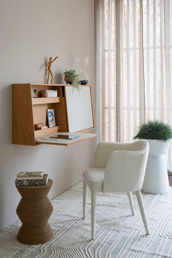 Escritorio suspendido y plegable