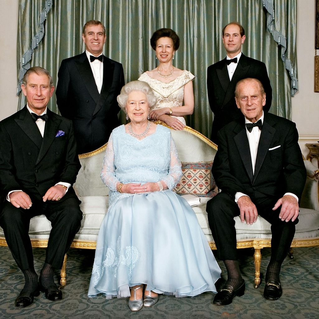 Isabel II HOLA PLUS