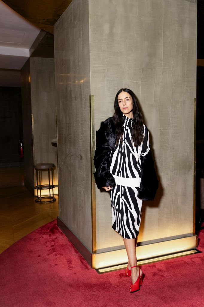 La actriz le da la vuelta al estampado de 'animal print'.