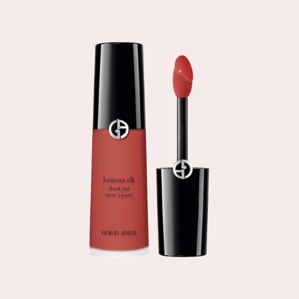 Para un efecto sutil y sofisticado: Luminous Silk Cheek Tint Colorete Líquido de Rare Beauty