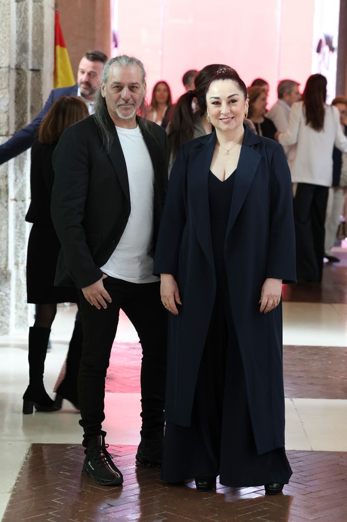 Camela (Dionisio y María Ángeles Muñoz) durante la ceremonia de entrega de la Medalla de la Comunidad de Madrid (oro y plata) y condecoraciones de la Orden del Dos de Mayo, el jueves 2 de mayo de 2024.