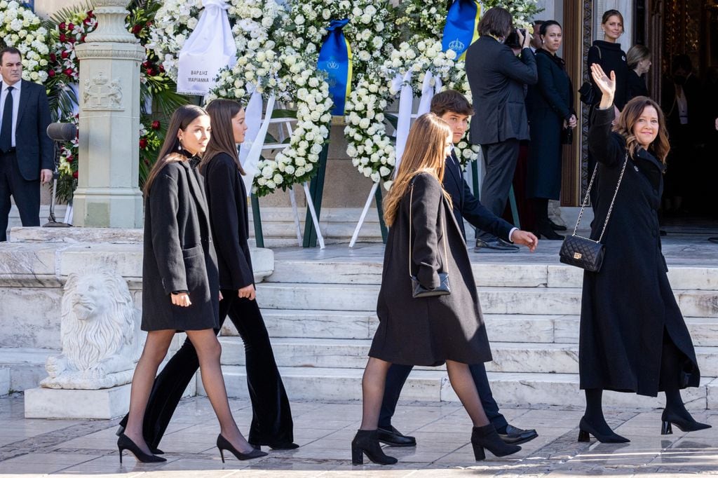 Alexia de Grecia con sus hijos en el funeral del rey Constanitno 