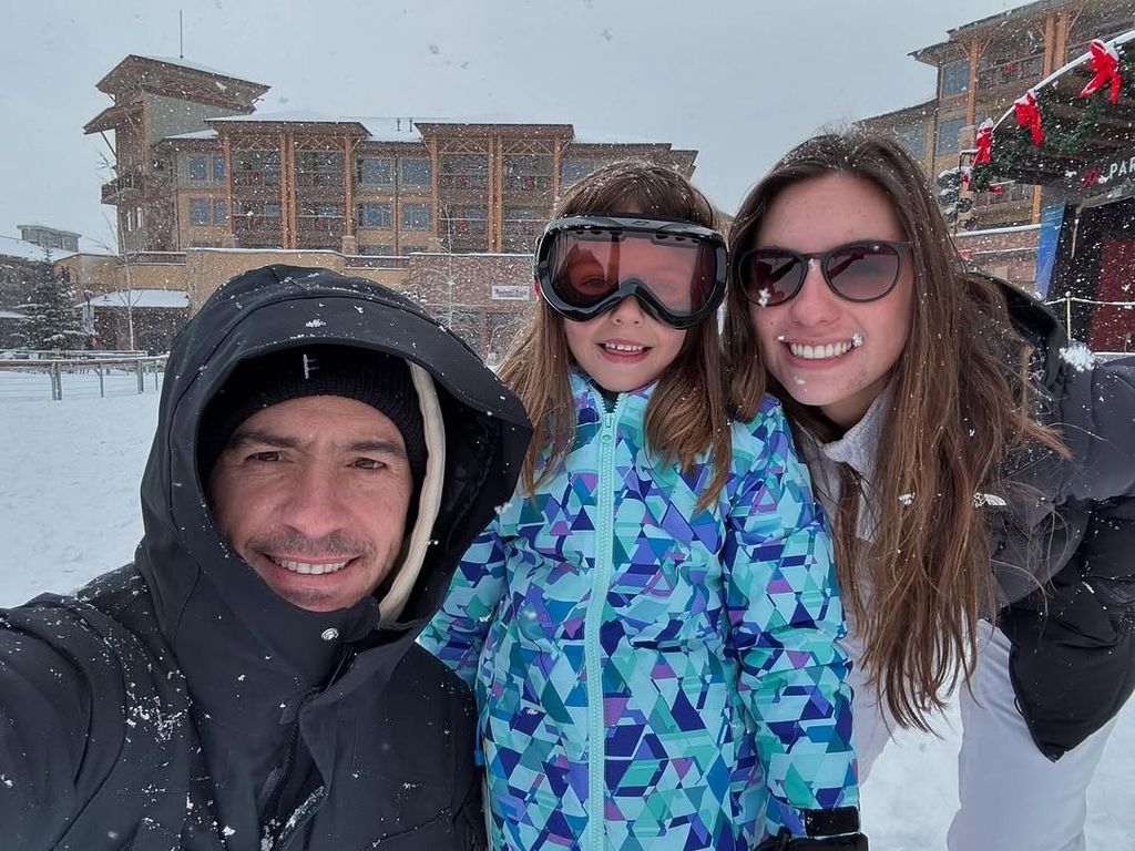 Mauricio Ochmann y sus hijas, Kailani y Lorenza