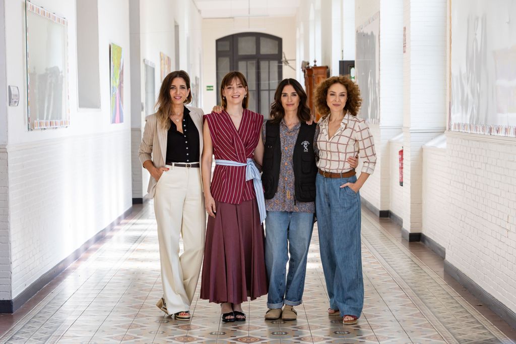Un colegio es uno de los escenarios de 'Cabeza alta', la serie protagonizada por Lucía Jiménez, Leonor Watling, Paz Vega y Silvia Abascal