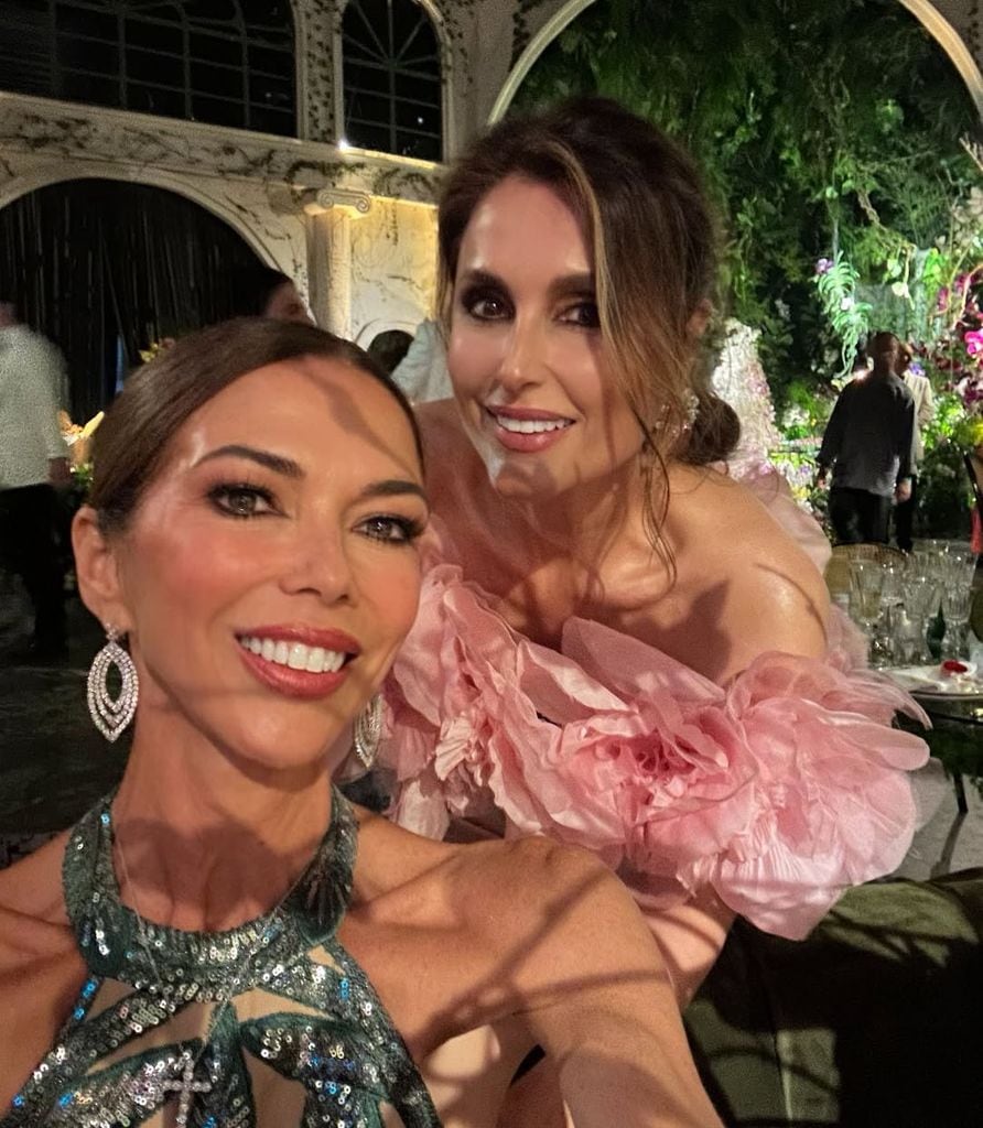 Paloma Cuevas, invitada elegante en la boda de unos amigos
