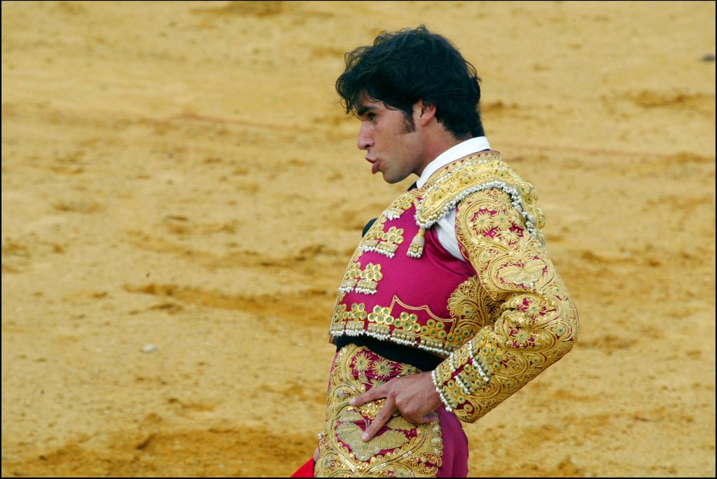 El diestro durante la corrida correspondiente a la Feria taurina de Ubrique en 2006 