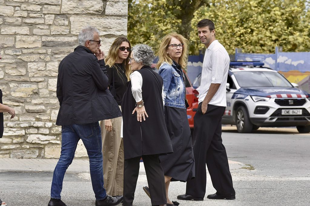 Montserrat Bernabéu y Joan Piqué, padres de Gerard, estuvieron en el cortejo fúnebre.