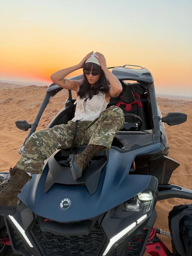 Tampoco faltó en su viaje un paseo con quad por el desierto, una de las actividades más demandadas y espectaculares