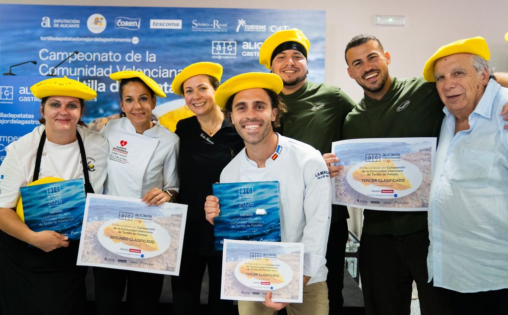 Foto de grupo de los ganadores del concurso. 