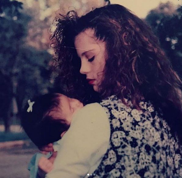 Mandy Teefey se convirtió en madre de Selena Gómez a los 16 años.