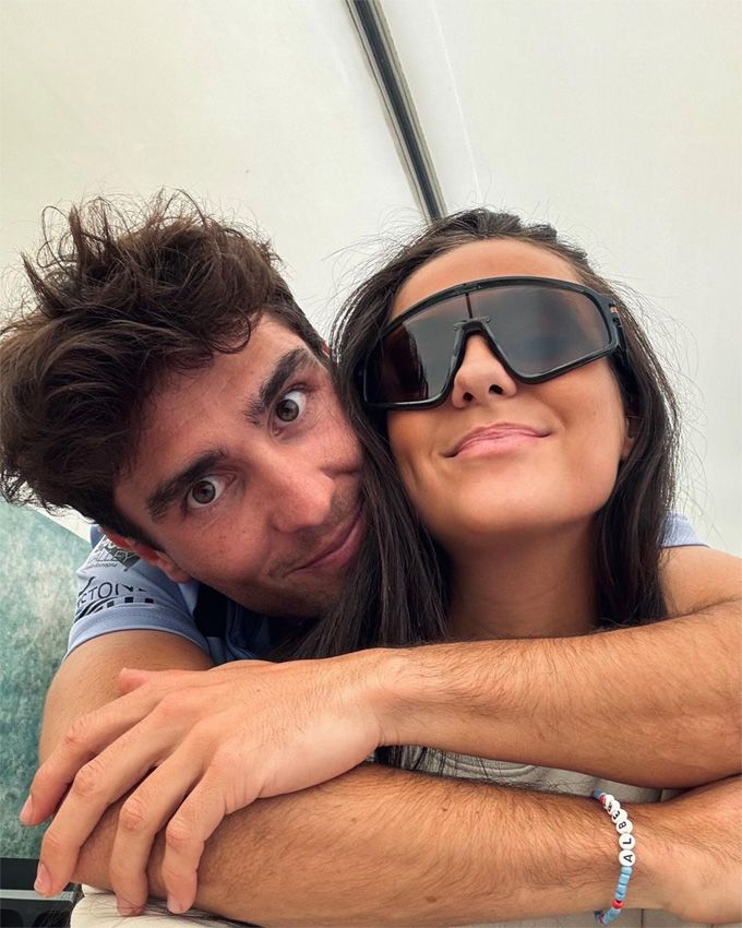 Victoria de Marichalar disfruta de la gran fiesta del motor con la 'influencer' Lola Lolita y su gran amiga Rocío Laffón