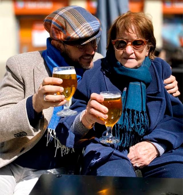 El periodista, con su madre