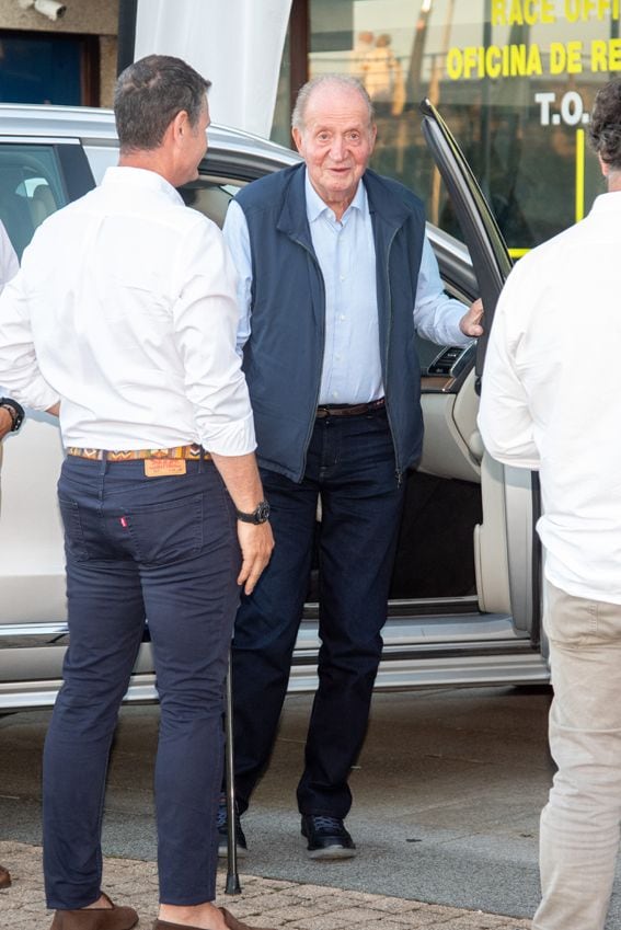 El rey Juan Carlos celebrando su victoria