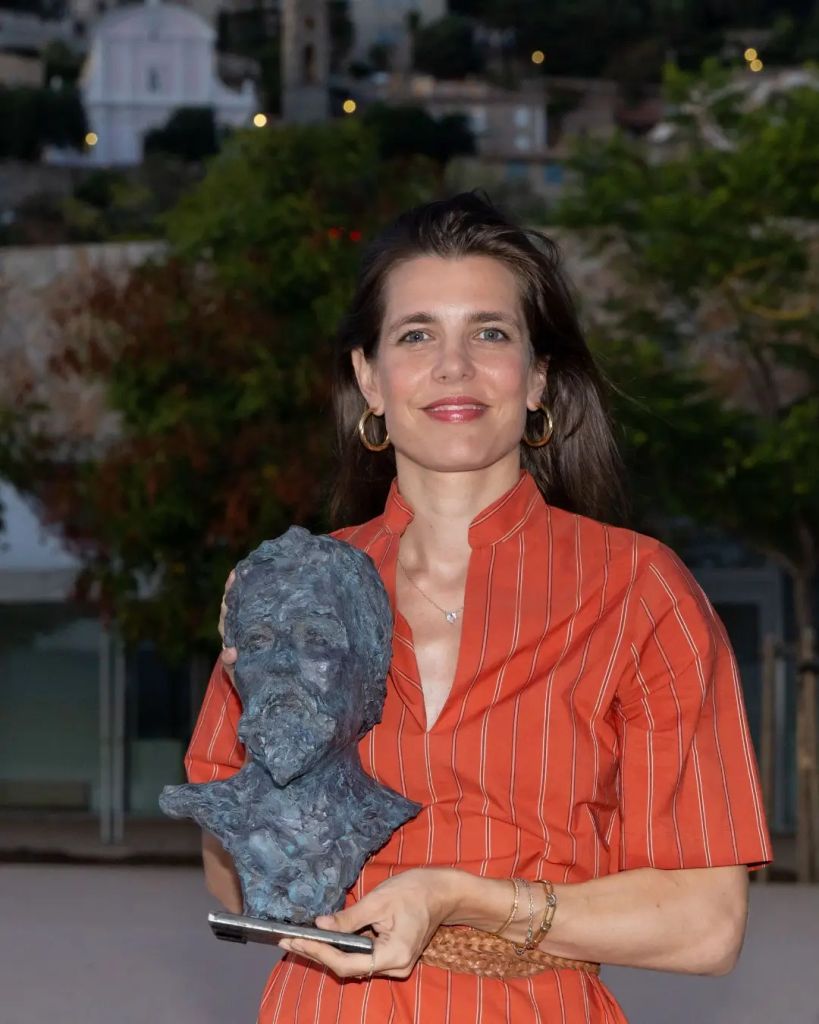 Carlota Casiraghi recibe su primer premio literario en Córcega