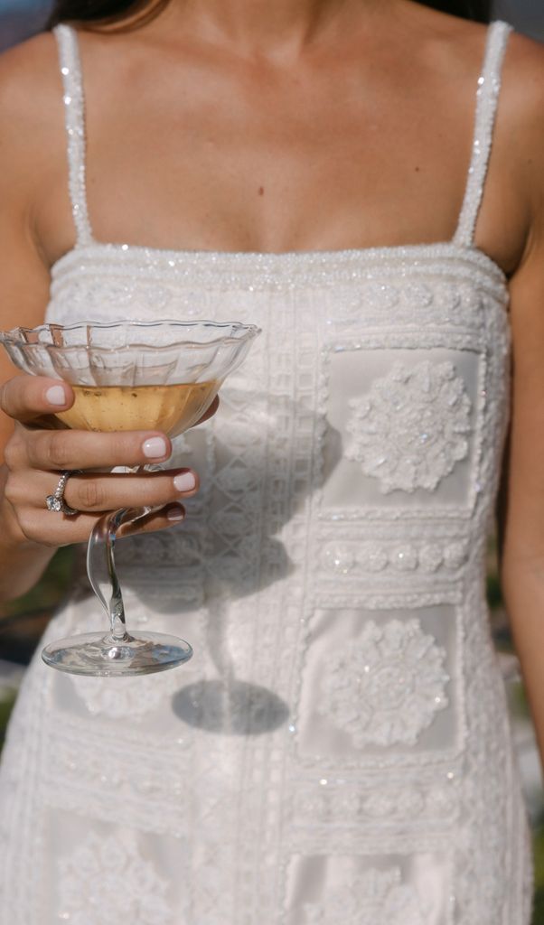 Vestido de novia con bordados de pedrería