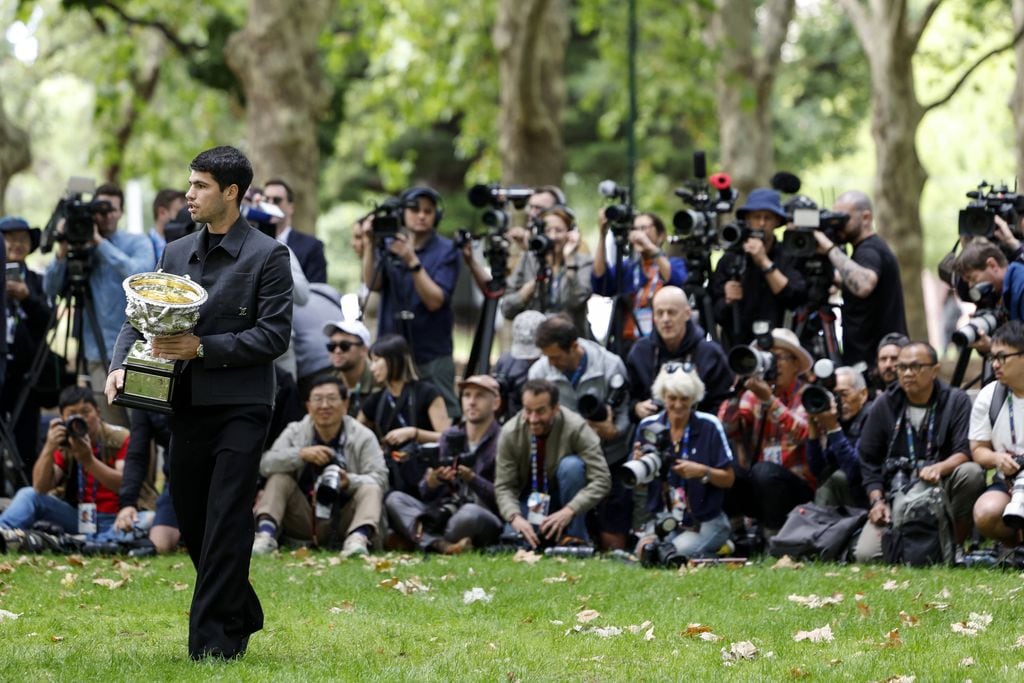 La nube de fotógrafos que se ha dado cita en el lugar para inmortalizar al campeón