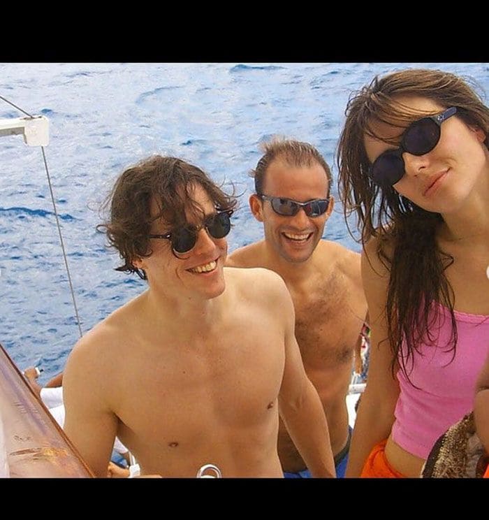 Elizabeth Hurley y Hugh Grant