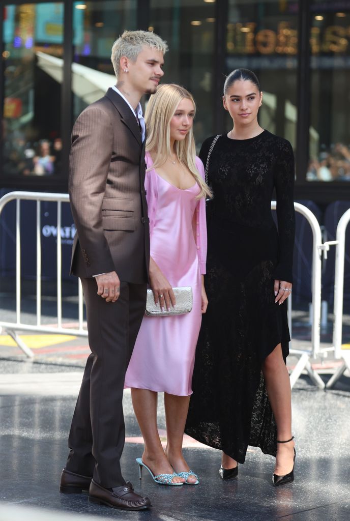 Romeo Beckham, Harper Beckham y Kim Turnbull, en Los Ángeles (12 de junio de 2026)