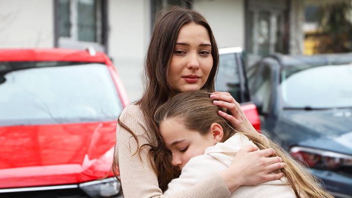En debut de Elçin İrem Zehra en televisión fue con la serie 'Hicran: en busca de mi hija', donde se destacó su impecable actuación