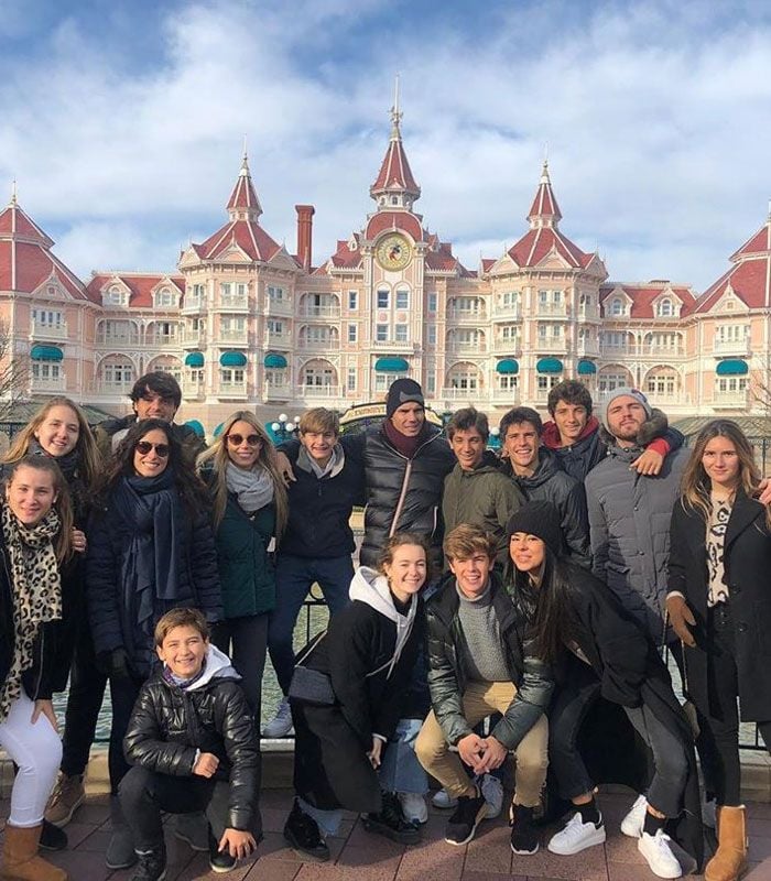 Rafael Nadal, con su familia en Disneyland París