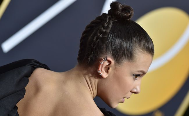 moño combinado con trenzas de raíz inversas