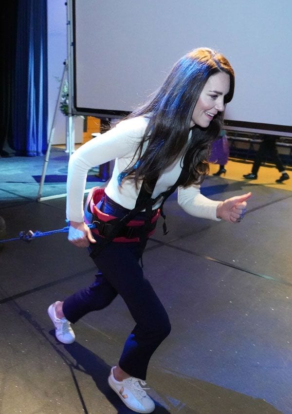 Kate Middleton estrena una chaqueta de Zara con zapaillas Veja