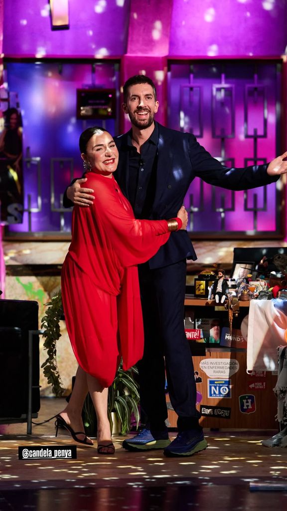 Candela Peña se estrena como invitada de 'La Revuelta' y recuerda su primera entrevista con David Broncano: “Te enamoraste de mí”