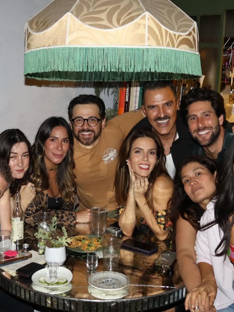 Claudia Álvarez y su esposo, Billy Rovzar, también acudieron juntos al festejo.