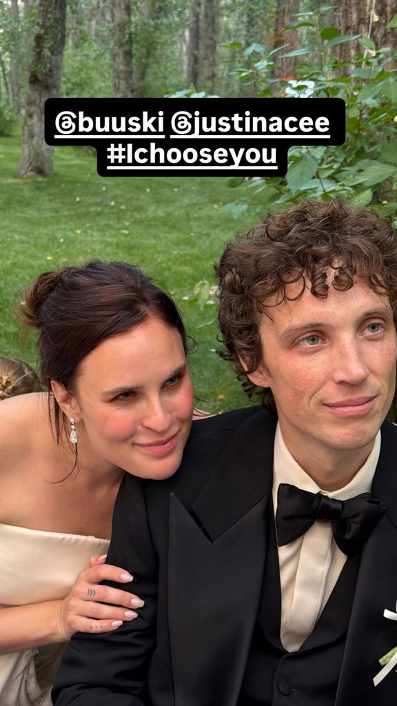 Tallulah y su marido, Justin Acee, en su boda