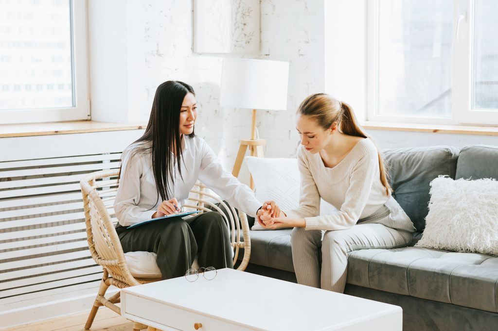 mujer en la consulta del psicólogo