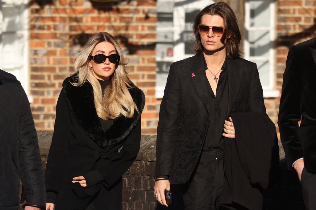 Kate Cassidy, novia de Liam Payne acudió al funerla con Damian Hurley 