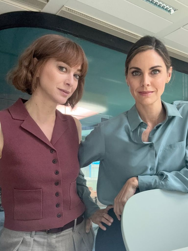 Marta Hazas y Amaia Salamanca en el rodaje de "Hechos probados"