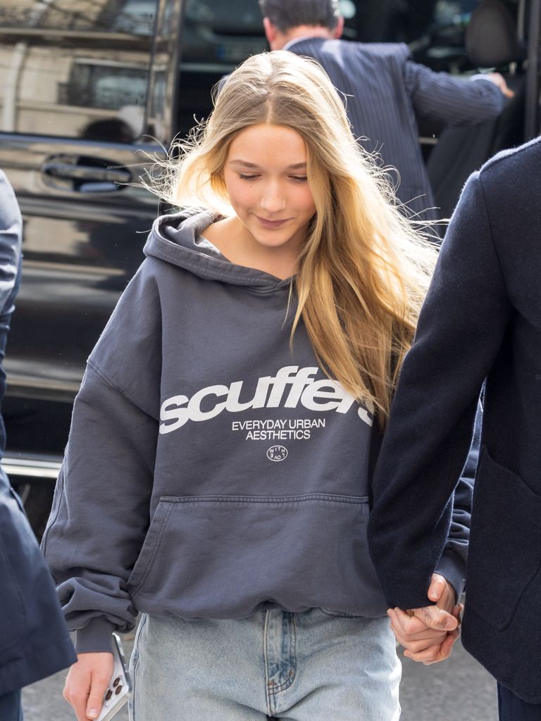 Harper Beckham  durante la Semana de la Moda de París Otoño/Invierno 2025/2026 el 07 de marzo de 2025 en París, Francia