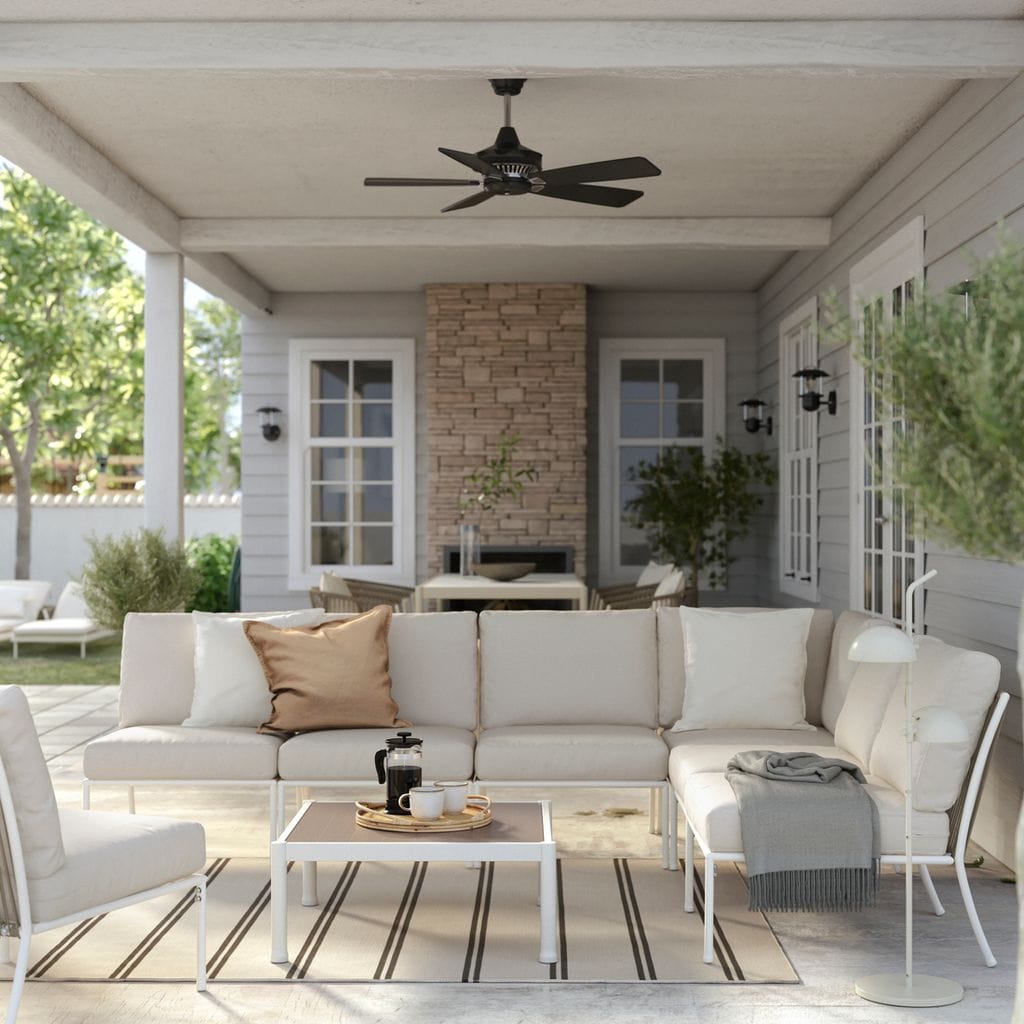 Salón de verano con muebles blancos