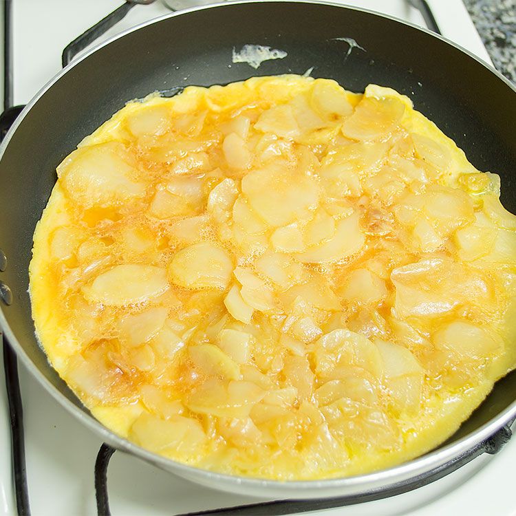 No cocines la tortilla más de 2 minutos por cada lado.
