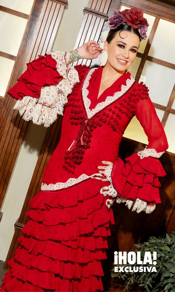 La cantante se mandó a hacer el traje desde agosto y quedó fascinada con la idea de que este fuera de color rojo. 